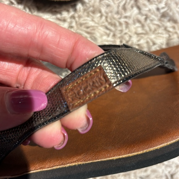 Rockin brown flip flops. - Picture 2 of 2